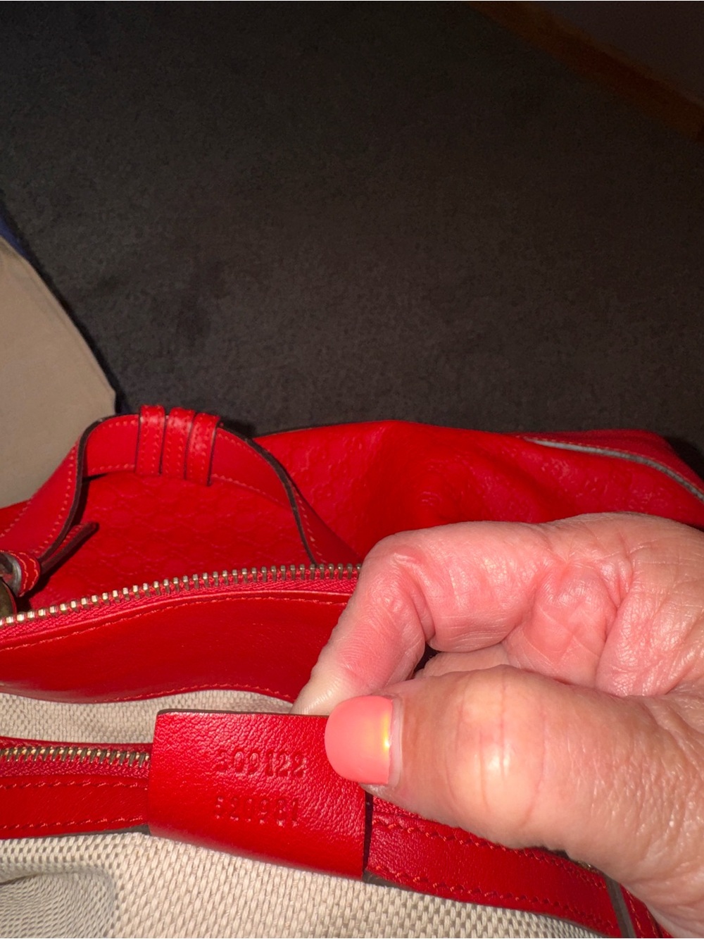 Gucci Red Leather Shoulder Bag with Heart Charm - Picture 9 of 9